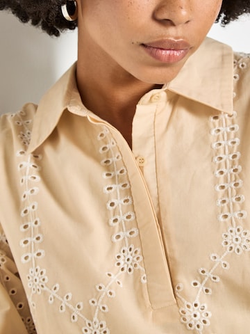 Apricot Broderie Anglaise Cotton Mini Dress ' ' in Silber