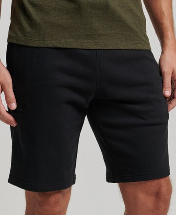 Superdry Regular Shorts in Schwarz: predná strana