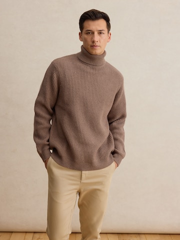 DAN FOX APPAREL Sweater 'Georg' in Brown: front