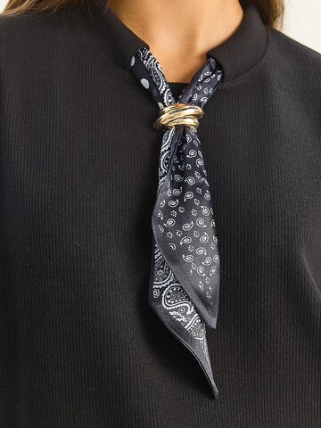 Felpa di Bianco Lucci in nero