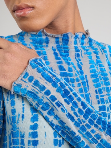 VILA ROUGE EDIT Společenské šaty 'ROUMEENA' – modrá