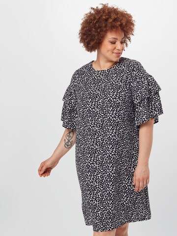 Robe 'Carl' Selected Femme Curve en noir : devant