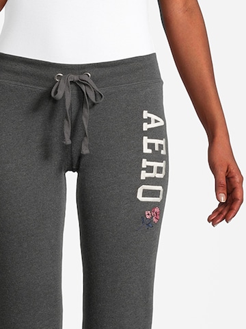 évasé Pantalon AÉROPOSTALE en gris