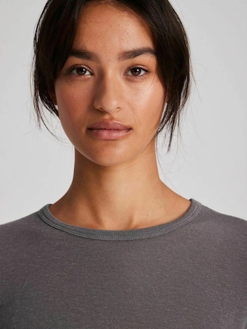 T-shirt 'Thyra' Gai+Lisva en gris