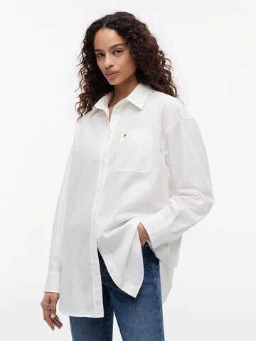 Chemisier Tommy Jeans en blanc : devant