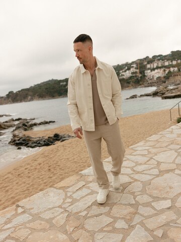 DAN FOX APPAREL Демисезонная куртка 'Jamie' в Белый