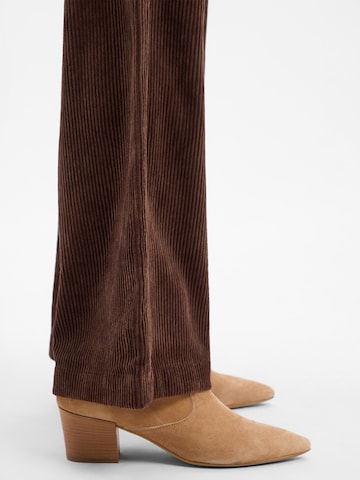 Marie Lund Flared Pleat-Front Pants in Brown