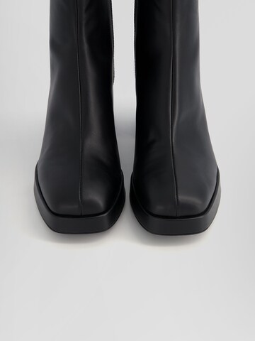 Bershka Stiefelette in Schwarz