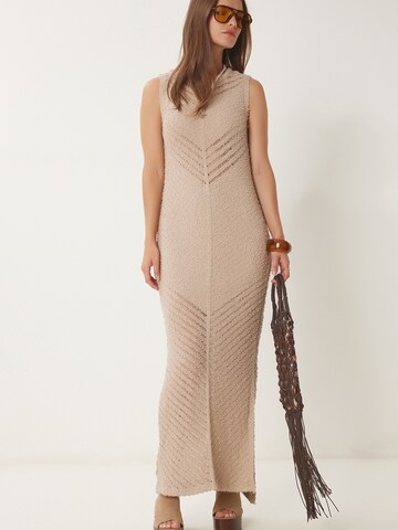 Happiness İstanbul Трикотажное платье в Бежевый: спереди