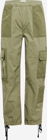 Regular Pantaloni cu buzunare de la BDG Urban Outfitters pe verde: față