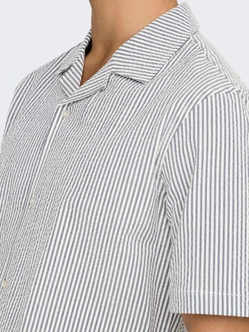 Coupe regular Chemise 'ONSLounge' Only & Sons en bleu