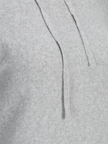 Vero Moda Petite Knitted dress 'DOFFY' in Grey
