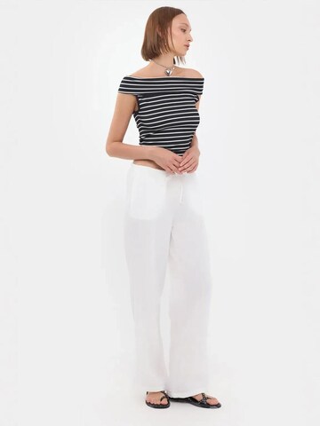 Hiccup Top in Schwarz