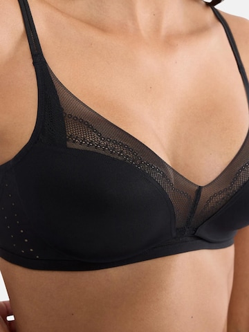 TRIUMPH - Triángulo Sujetador 'Breathe & Lift Smart' en negro