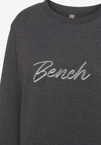 BENCH Sweatshirt in Grau