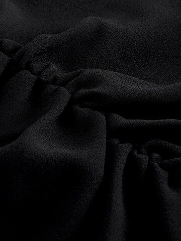 Robe Next en noir