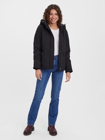 Veste mi-saison 'Clean Milan' VERO MODA en noir