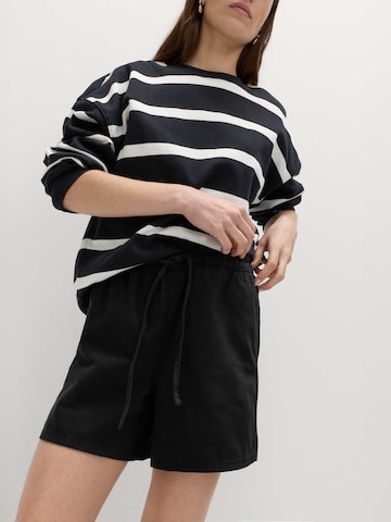 Marks & Spencer Regular Shorts in Schwarz