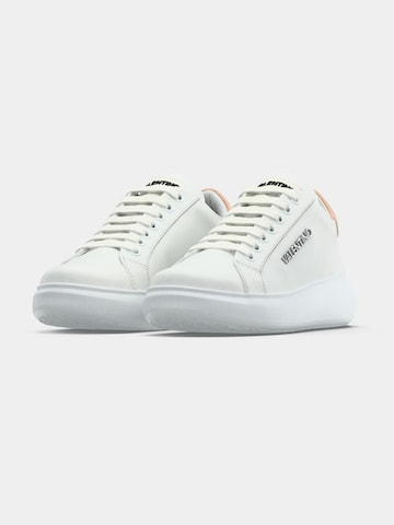 Baskets basses 'JUMP' Valentino Shoes en blanc