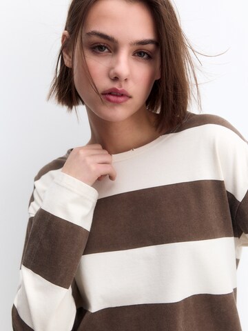 Pull&Bear T-shirt i beige