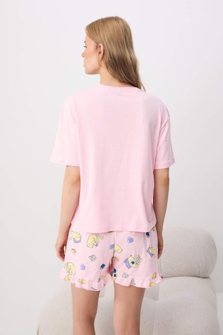 Trendyol Shorty in Pink