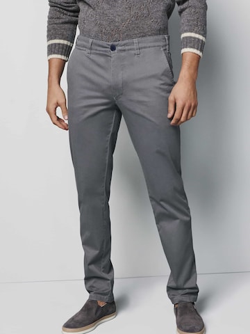 MEYER Regular Chino Pants in Grey: front