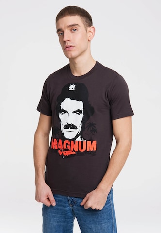 LOGOSHIRT T-Shirt "MAGNUM" in Grau: predná strana