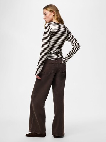 PIECES Shirts 'PCLaya' i brun