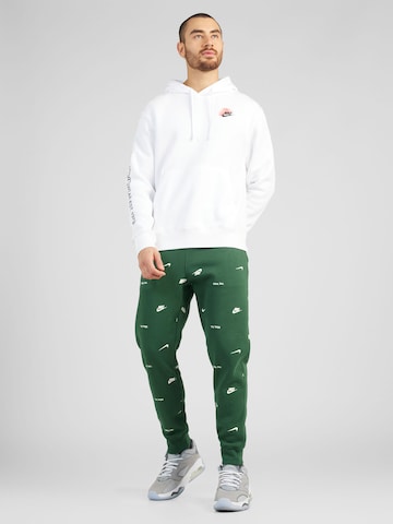 Nike SportswearTapered Hlače 'CLUB' - zelena boja