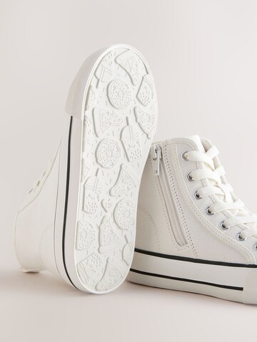 Sneaker de la Next pe alb