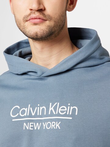 Sweat-shirt Calvin Klein en bleu