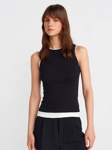 Dilvin Blouse in Zwart: voorkant