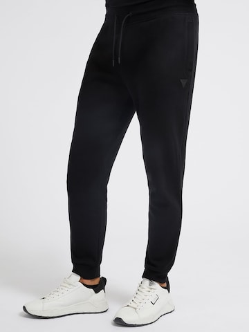 GUESS Tapered Hose in Schwarz: predná strana