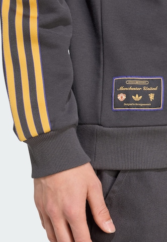ADIDAS ORIGINALS Sweatshirt 'Manchester United Terrace Icons' in Schwarz