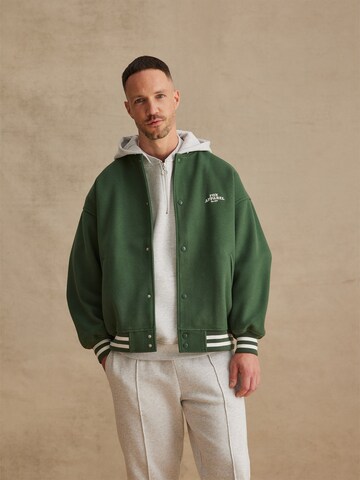 DAN FOX APPAREL Between-season jacket 'Quentin' in Green: front