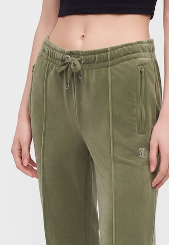 Juicy Couture Tall - Acampanado Pantalón 'TINA' en verde: frente
