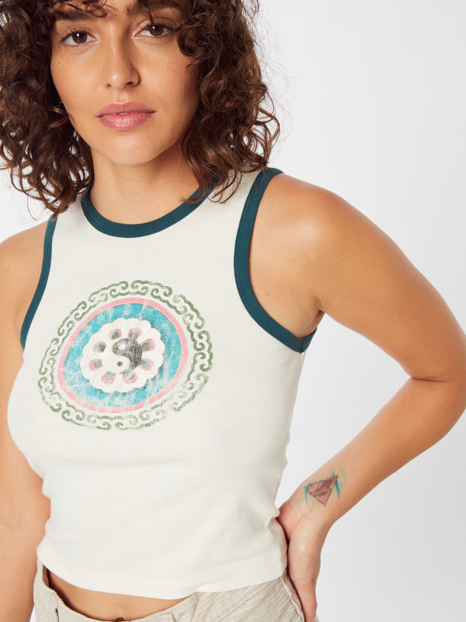 BDG Urban Outfitters Top YIN YANG in Weiß 