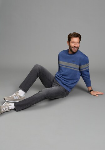 Man's World Sweatshirt in Blue
