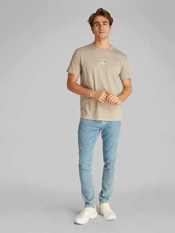 Regular T-Shirt Calvin Klein Jeans en gris