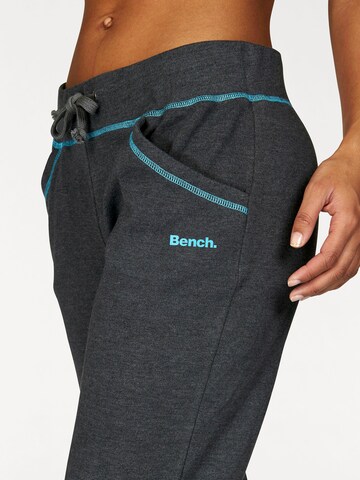 Effilé Pantalon 'Bench ' BENCH en gris