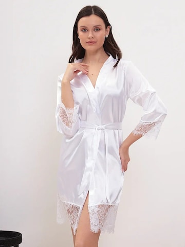 Halat pentru dimineață 'Halat satin' de la TrendyUp pe alb