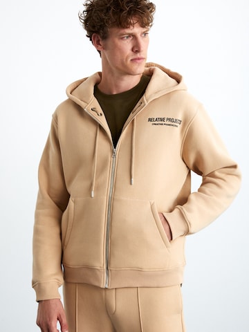 Veste de survêtement Grimelange en beige : devant