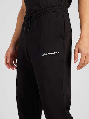 Calvin Klein Jeans Tapered Παντελόνι σε μαύρο