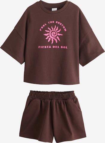 Next Setti värissä ruskea: etupuoli