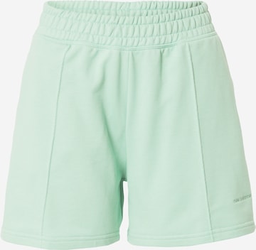 new balance Regular Pants in Green: front