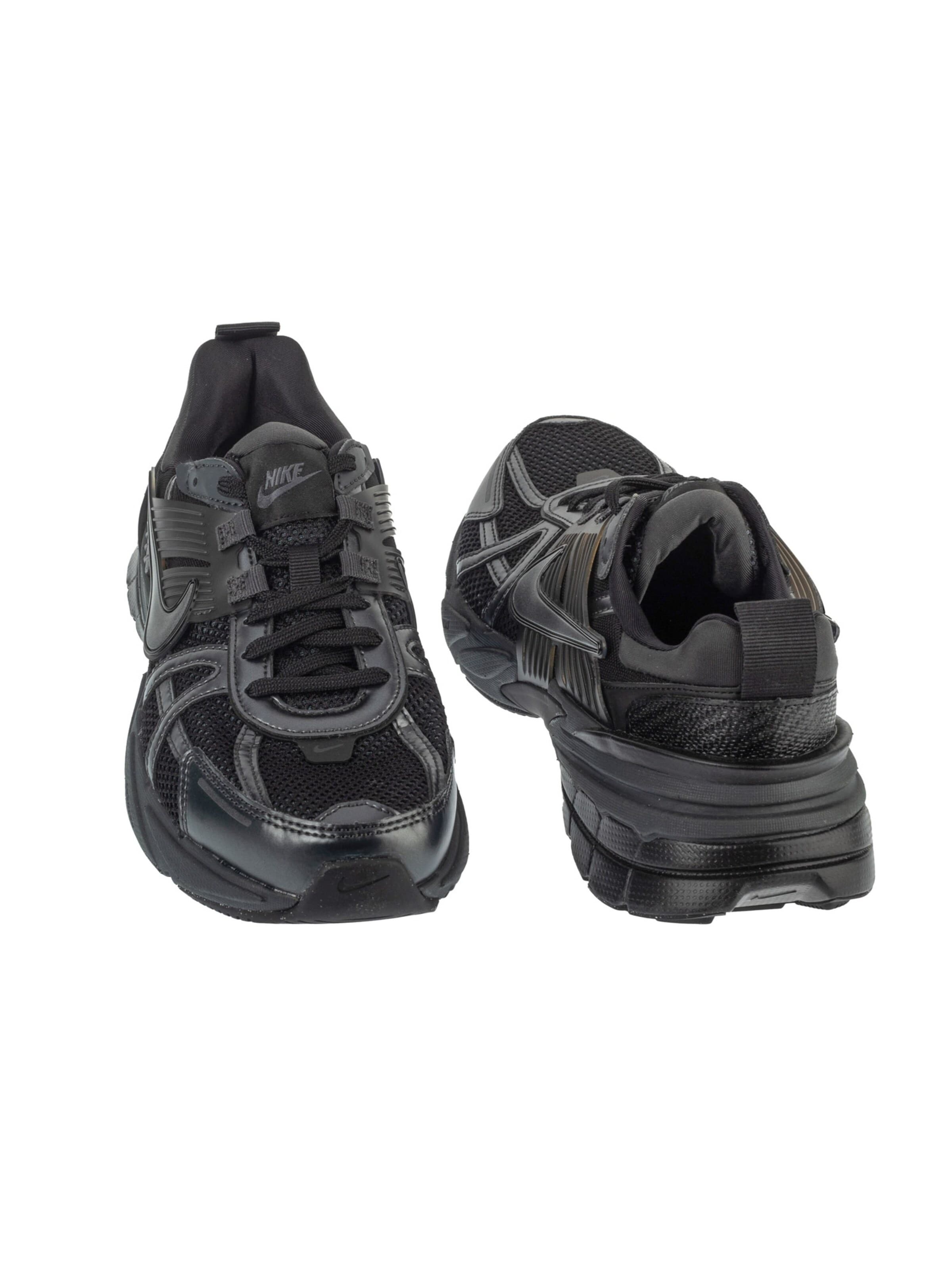 NIKE Sneaker low 'Nike V2K Run'‌‌‌‌‌‌‌ in Schwarz