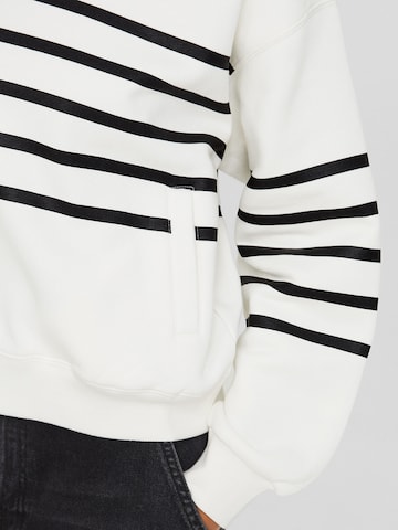 BershkaSweater majica - bijela boja
