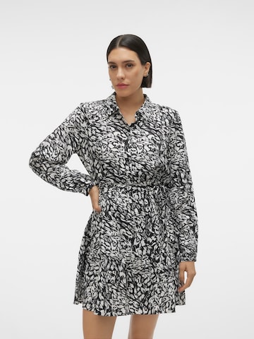 Robe-chemise 'Debby Ana' VERO MODA en noir : devant