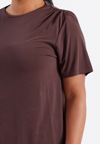 Q by Endurance Performance shirt in Brown