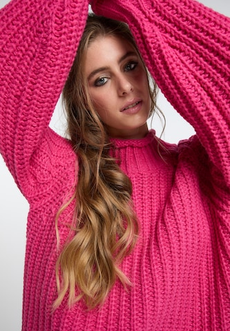 IZIA Pullover in Pink